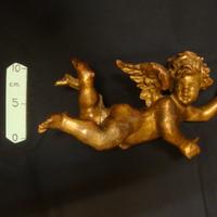 Antico angelo in legno intagliato