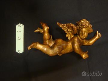 Antico angelo in legno intagliato
