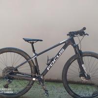 Focus Raven 8.6 2021 taglia S carbonio come nuova