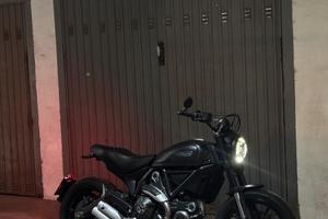Ducati scrambler total black