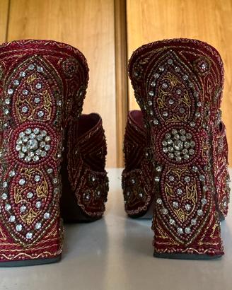 Zoccolo con pietre elegante