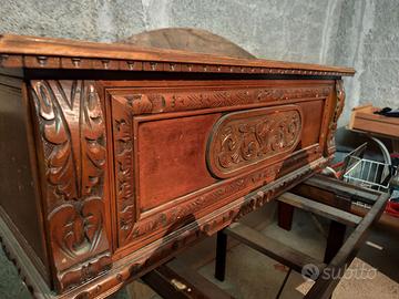 Panaca antica legno con finiture lavorate