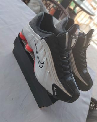 Nike Shox r4
