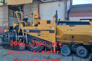 finitrice cat AP600