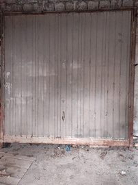 Saracinesca basculante per garage