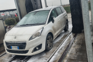 Peugeot 7 posti bluehdi