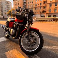 Triumph TRUXTHON 900