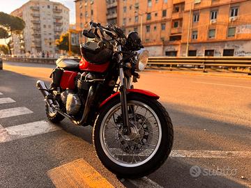 Triumph TRUXTHON 900