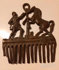 Pettine in ferro antico da collezione