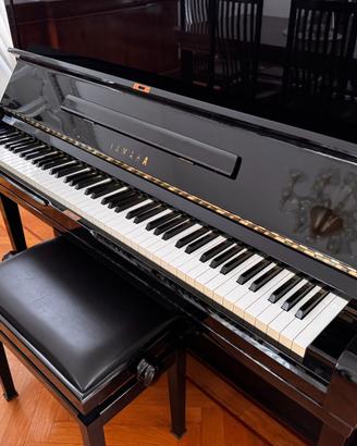Pianoforte a muro Yamaha