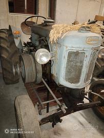 Trattore agricolo