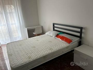 Camera singola con letto alla Francese