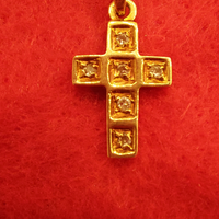 Ciondolo croce in oro