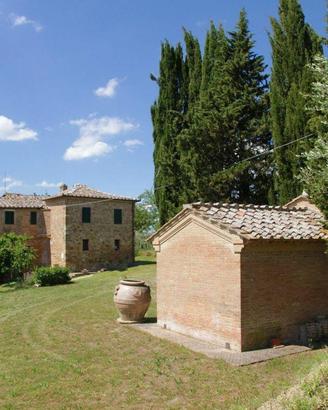 Rustico / Casale di 500 m² con più di 5 locali e b