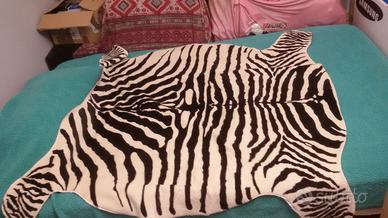 Tappeto a forma di zebra