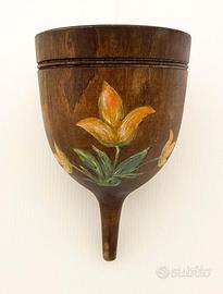 Imbuto tirolese in legno dipinto a mano