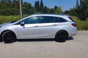 Opel Astra 1.6 turbo diesel 136 cv leggi bene . 