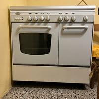 Cucina a gas con forno