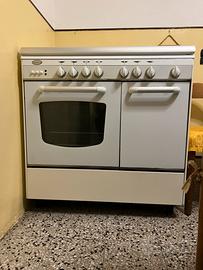 Cucina a gas con forno