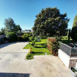 PORZIONE DI TRIFAMILIARE A ROMA