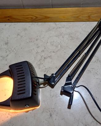 LAMPADA DA TAVOLO CON LENTE