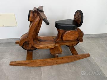 Vespa a dondolo in noce