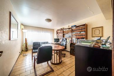 Ufficio 2 vani 58 mq in via Borrelli tratto Croci