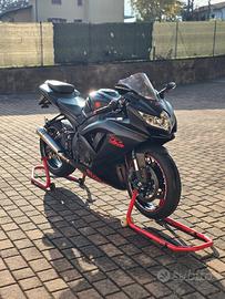 Suzuki GSX-R 750 2010 – Nero opaco