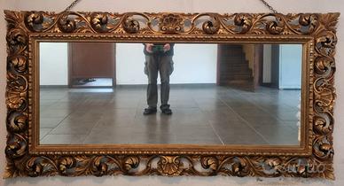 specchio con cornice stile barocco