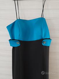 abito elegante nero con fascia azzurra superiore