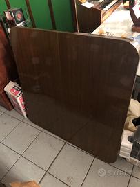 Tavolo quadrato con base