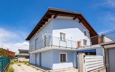 ELEGANTE VILLA DI RECENTE COSTRUZIONE CON GIARDINO
