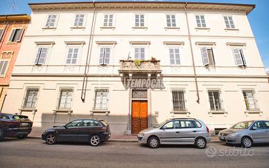 QUADRILOCALE IN CENTRO CON DOPPI SERVIZI !!!
