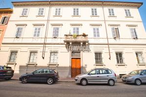 QUADRILOCALE IN CENTRO CON DOPPI SERVIZI !!!