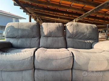 Divano tre posti con sedute laterali all