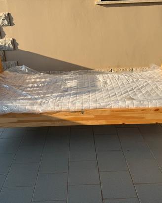 Lettino ikea con materasso in spugna
