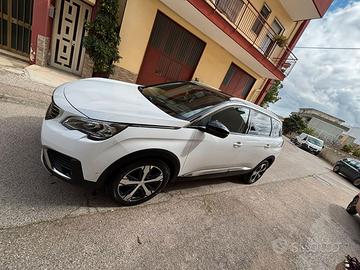 PEUGEUT 5008