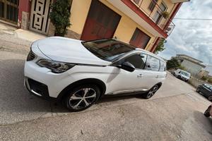 PEUGEUT 5008
