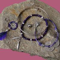 Tre bracciali stile boho: uno con monete