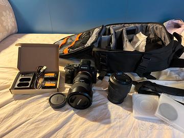 Sony Alpha 7 III + 2 obbiettivi + batterie + zaino