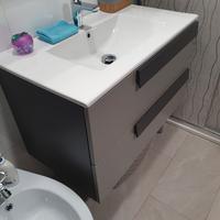 Mobile bagno sospeso.