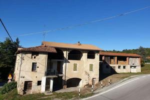 Cascina indipendente soleggiata
