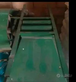 macchina elettrica per piggiare l'uva 