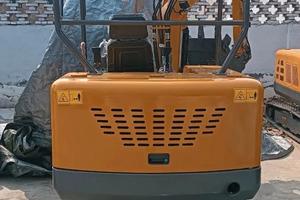 miniescavatore 30 q Leite 10 ore come nuovo