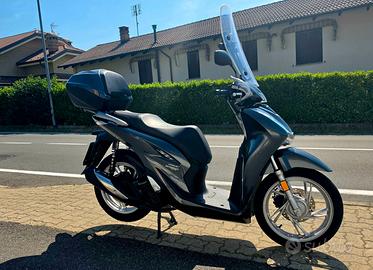 Honda SH 150 – Come Nuovo (2.379 km) + Kit Accesso