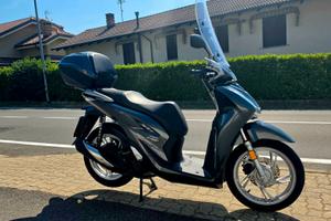 Honda SH 150 – Come Nuovo (2.379 km) + Kit Accesso