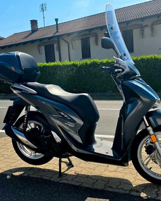Honda SH 150 – Come Nuovo (2.379 km) + Kit Accesso