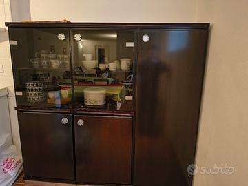 armadio marrone scuro