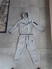 Nike sportswear  Tech fleet grigio