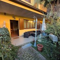 Appartamento con giardino in Villetta a schiera